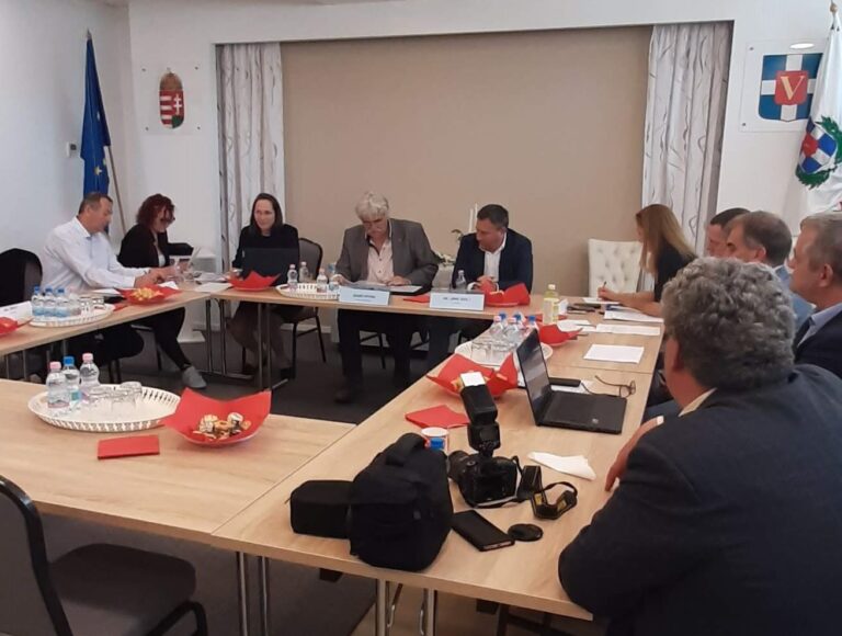 A miniszter dönt: vízhálózati rekonstrukció vagy közlekedésbiztonsági fejlesztés?