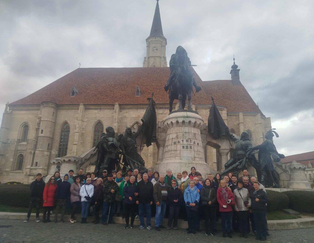 A nemzeti színű szalag nyomában